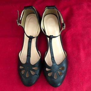 Chase & Chloe Wedge T-straps - Size 9